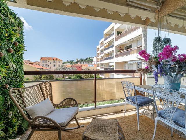 Beaulieu sur Mer magnifique appartement 3 pièces renové avec balcon, piscine en co propriété