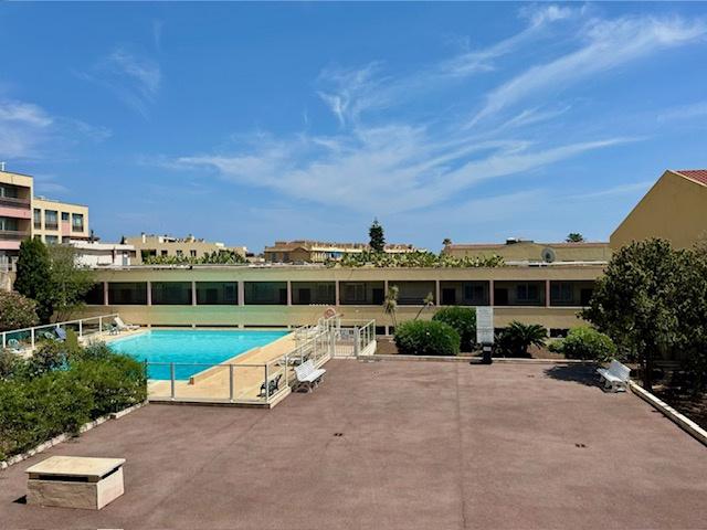 BEAULIEU SUR MER APPARTEMENT CENTRE VILLE TERRASSE PISCINE 55M2