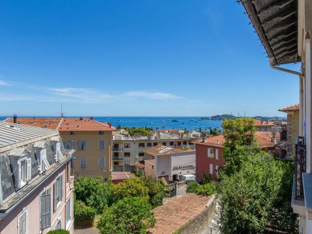 Beaulieu Sur Mer, bel appartement en dernier étage à rénover. 80m² Beaulieu sur Mer