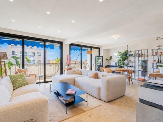 BEAULIEU SUR MER CENTRE VILLE 4 PIECES DE 118 M² A VENDRE TERRASSE 13M² PARKING PROCHE TOUTES COMMODITES