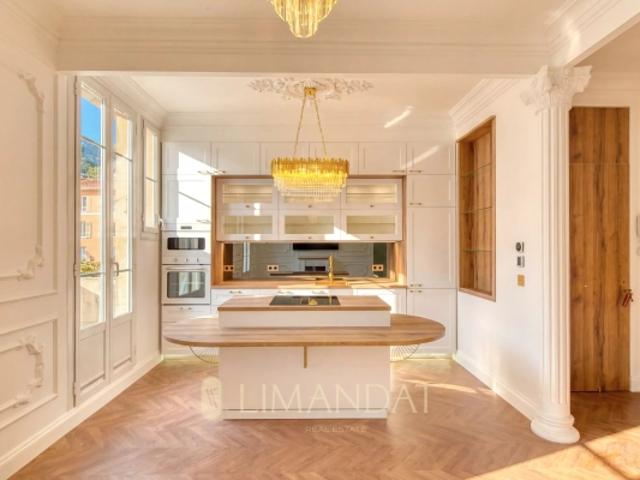 Beausoleil Dernier étage, appartement bourgeois d'exception entièrement rénové avec terrasse