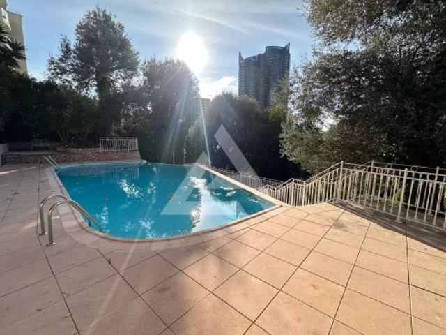 BEAUSOLEIL 3 PIECES CAVE, PARKING ET PISCINE