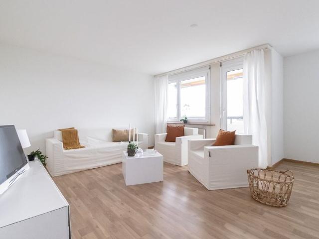 Beautiful 3.5 room apartment with balcony and green surroundings