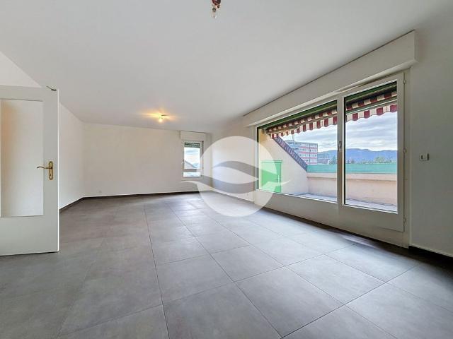 Beautiful 3.5 room renovated apartment on the top floor
