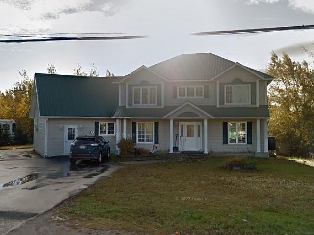 Beautiful 3 Bed/4 Bath Home Located In Gambo