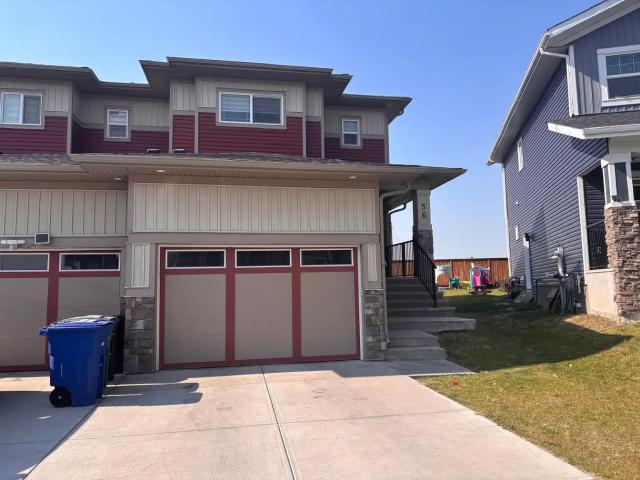 Beautiful 3 Bed + 2.5 Bath Home in Midtown, Airdrie!