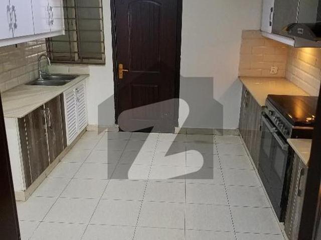 Beautiful 3 Bed Well Maintained 3 Bed apartment for urgent Rent in Askari 10 Sec F! Askari 10