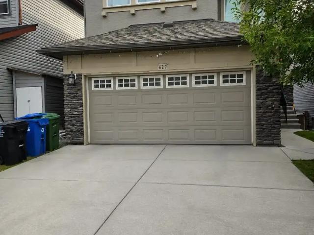 Beautiful 3 Bedroom/2.5 Bathroom House in Evanston, NW Calgary