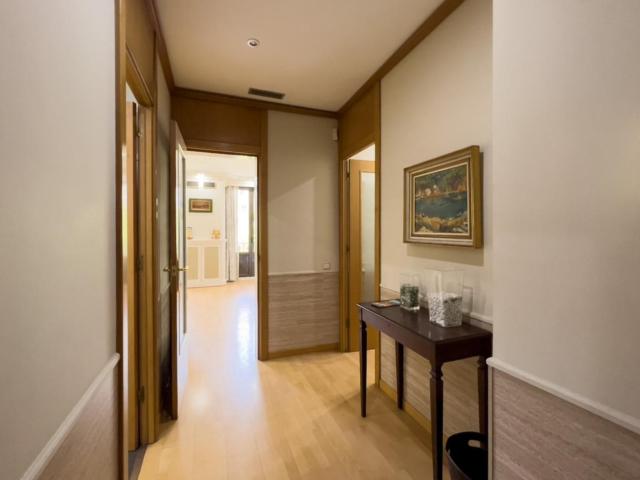 Beautiful 3 bedroom apartment with balcony in the Eixample neighborhood