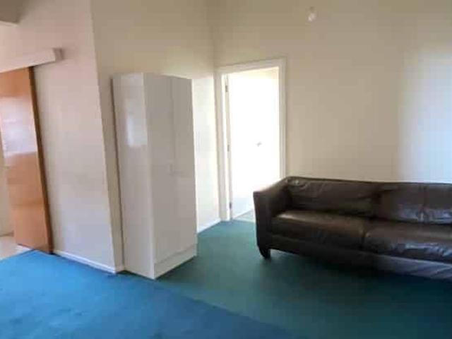 Beautiful 3 bedroom apartment in Mt VIC