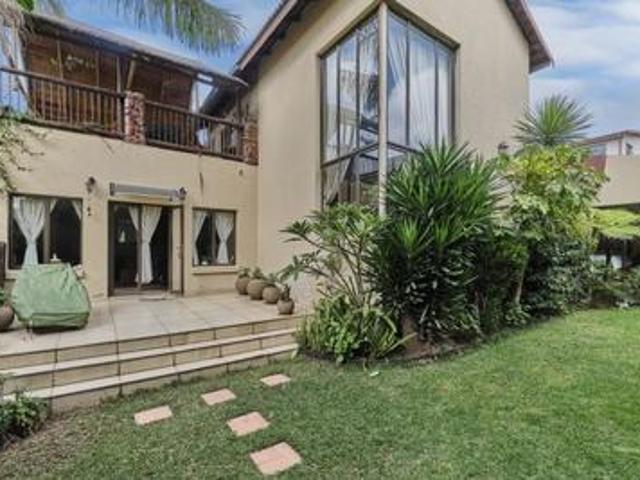 beautiful 3 bedroom cluster in barbe.