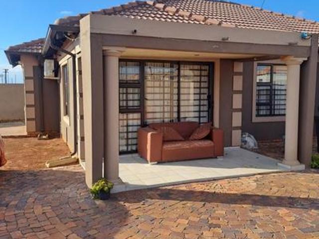 beautiful 3 bedroom family home on t.