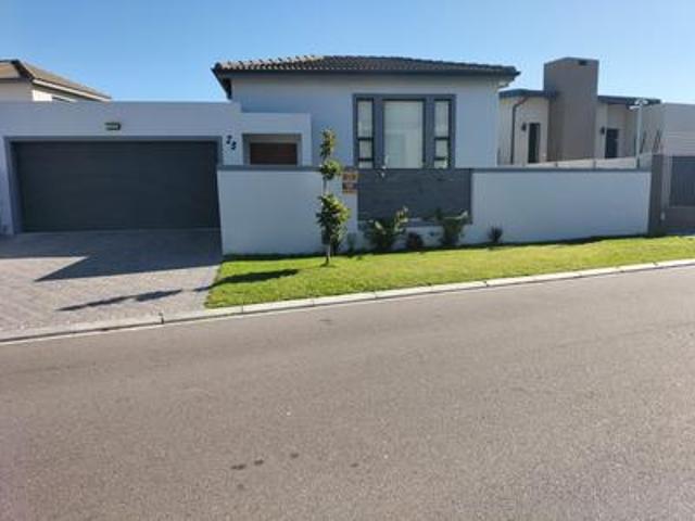 beautiful 3 bedroom family home to r.