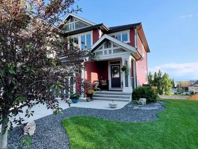 Beautiful 3 Bedroom Home with Mountain Views & Walkout Basement