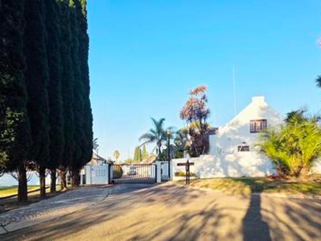 beautiful 3 bedroom house on the mar.