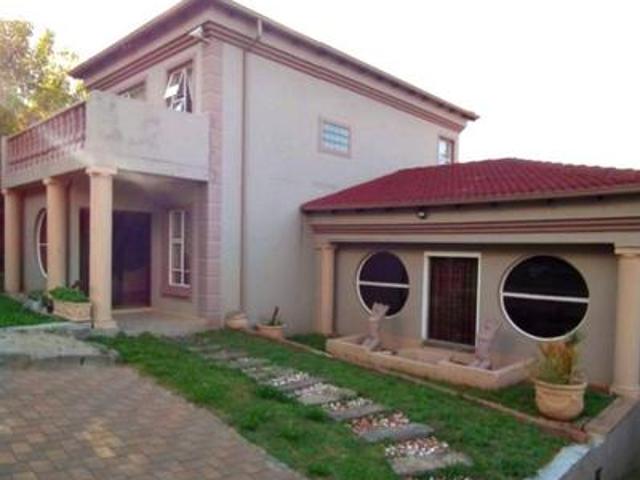 beautiful 3 bedroom house on the mar.
