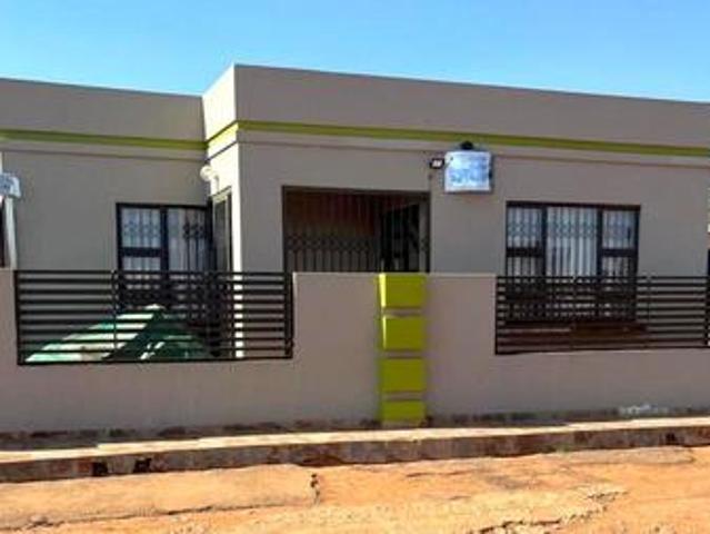 beautiful 3 bedroom house on the mar.