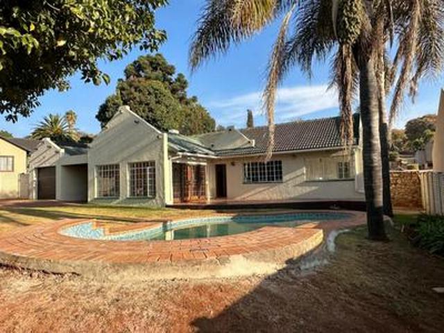 beautiful 3 bedroom house on the mar.