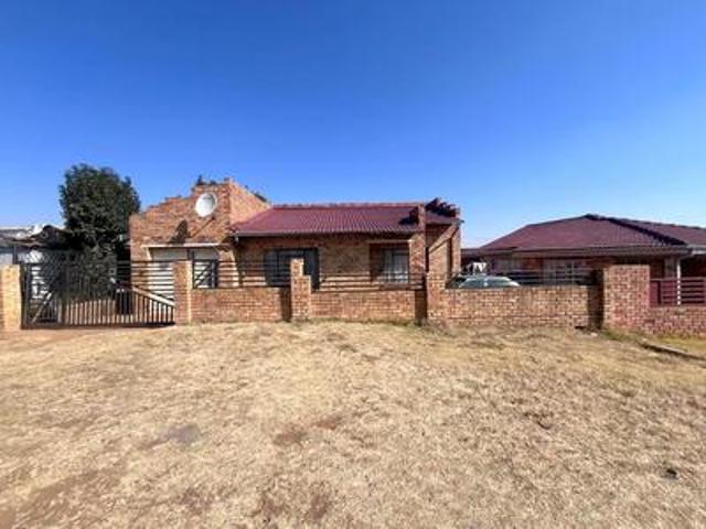 beautiful 3 bedroom house with 4 out.