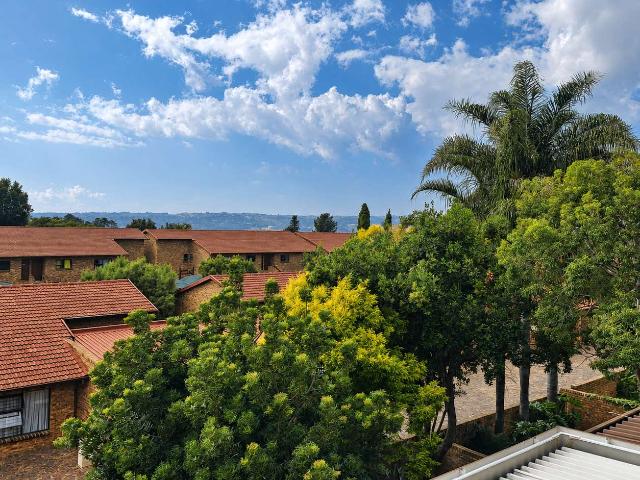 Beautiful 3 Bedroom Townhouse With Loft