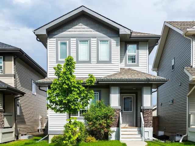 Beautiful 3 bedroom, 2.5 bath home w Double Garage, Excellent location