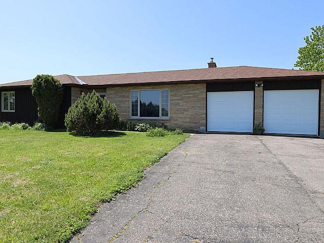 Beautiful 3 Bedroom, 2 Bath Bungalow In Fitzroy Harbor! Wow