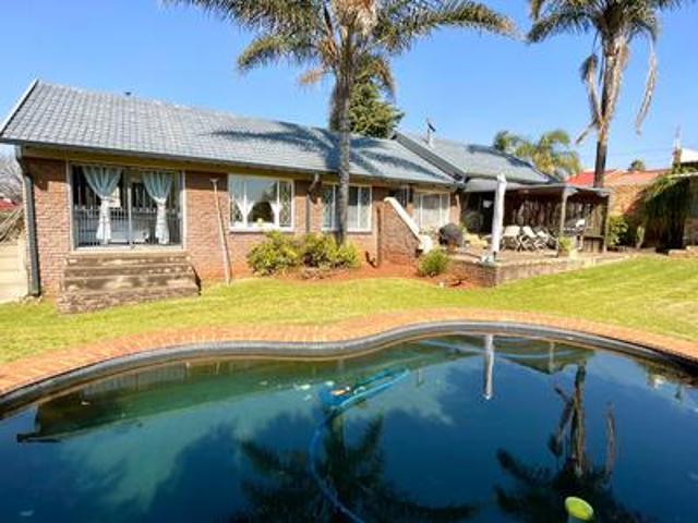 beautiful 3 bedroom, 2 bathroom hous.