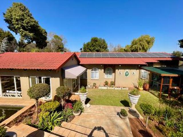 beautiful 3 bedroom, 2 bathroom hous.
