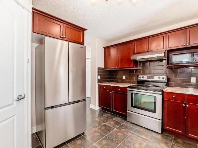 Beautiful 3 Beds 2.5 Baths Single family house located at Walker Lake!