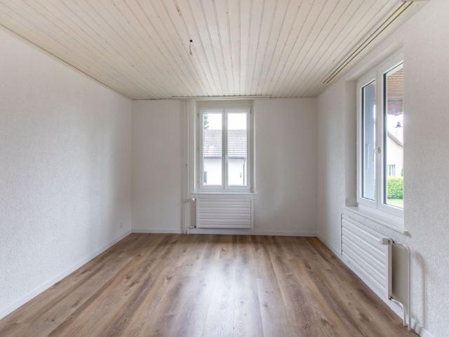 Beautiful 3 room apartment in Meyriez – on the 1st floor with a porch