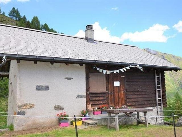 Beautiful 3 storey cottage in a very sunny and panoramic location / Schönes 3 stöckiges rustikales Haus in sehr sonniger und panoramischer Lage