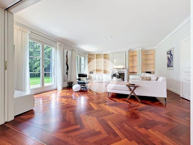 Beautiful 10.5 room villa + independent studio