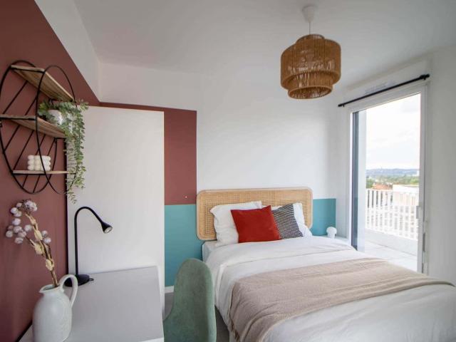 Beautiful 10 m² bedroom with terrace near Lyon LYO50