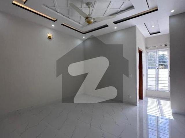 Beautiful 10 Marla Bungalow In Top City 1