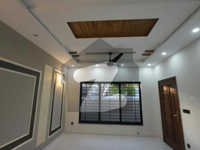 Beautiful 10 Marla Bungalow In Top City 1