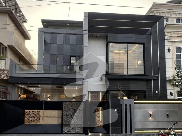 Beautiful 10 Marla Ultra Modern House For Sale In Central Park Housing Society Lahore