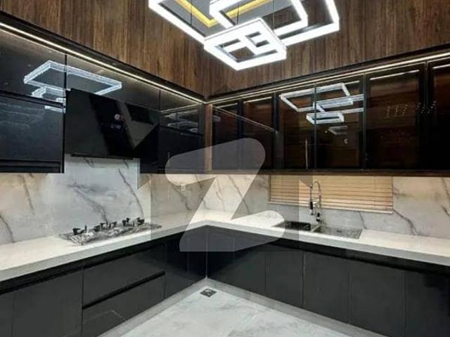 Beautiful 10 marla upper portion available for rent in valancia town