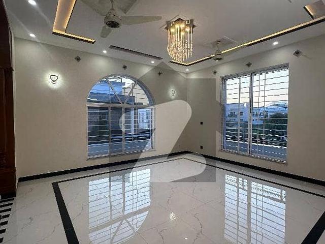 Beautiful 13 Marla Corner Villa For Sale With