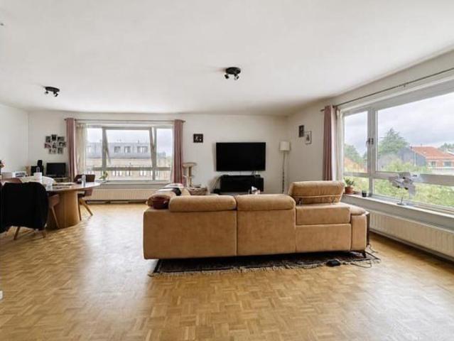 Beautiful 140m2 apartment 3 bedrooms and a garage