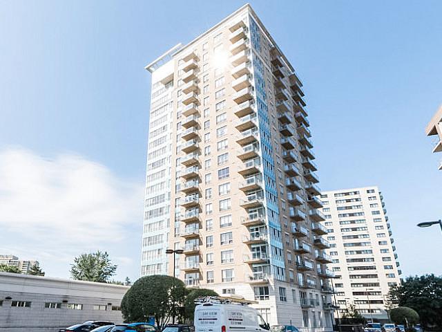 Beautiful 1 Bed + Den, 1 Bath Condo In Vanier