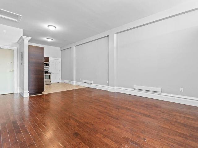 Beautiful 1BR in Landmark Kemptville Property