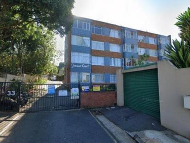 beautiful 2.5 bedroom apartment on t.