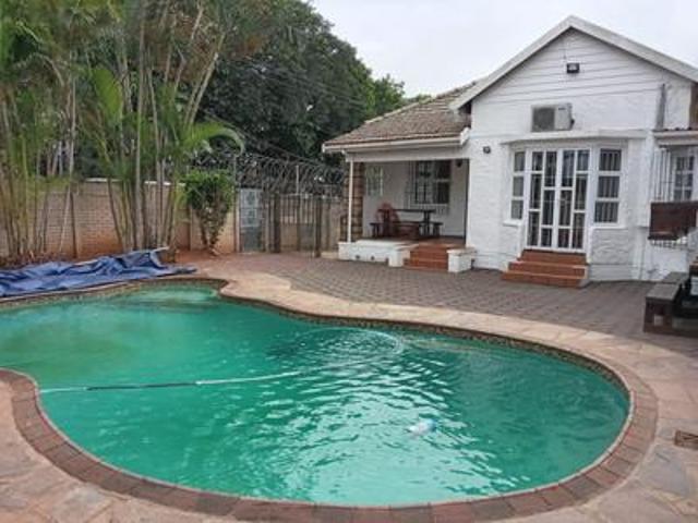 beautiful 2.5 bedroom townhouse on t.