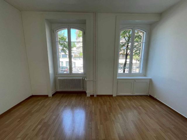 Beautiful 2.5 room apartment on the 1st floor, lake view, located in Lausanne