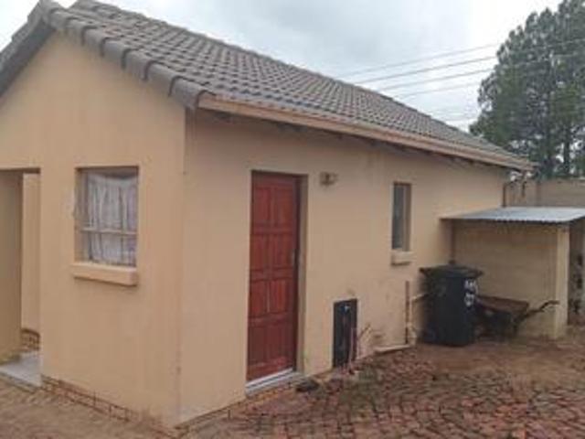 beautiful 2 bed 1 bath house in kya sands