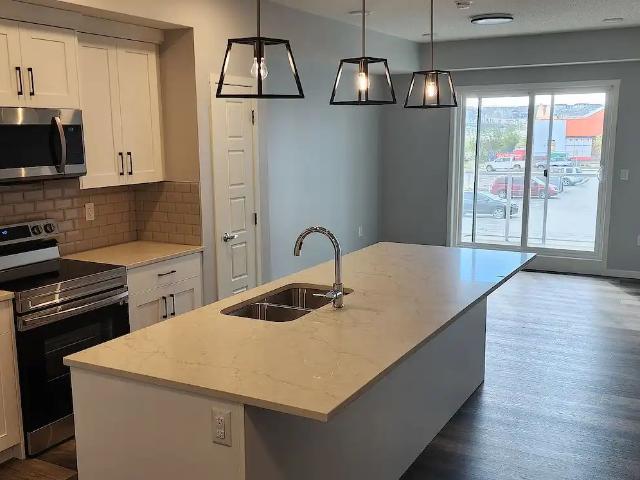 Beautiful 2 bed 2 bath Apartment available for Rent in Calgary NW