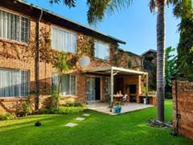 beautiful 2 bedroom ground floor uni.