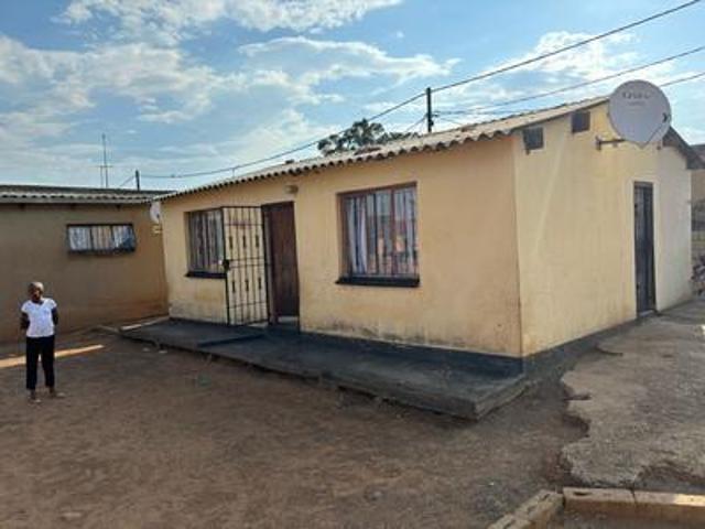 beautiful 2 bedroom house on the mar.
