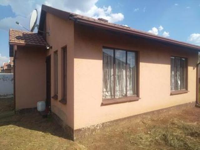 beautiful 2 bedroom house on the mar.