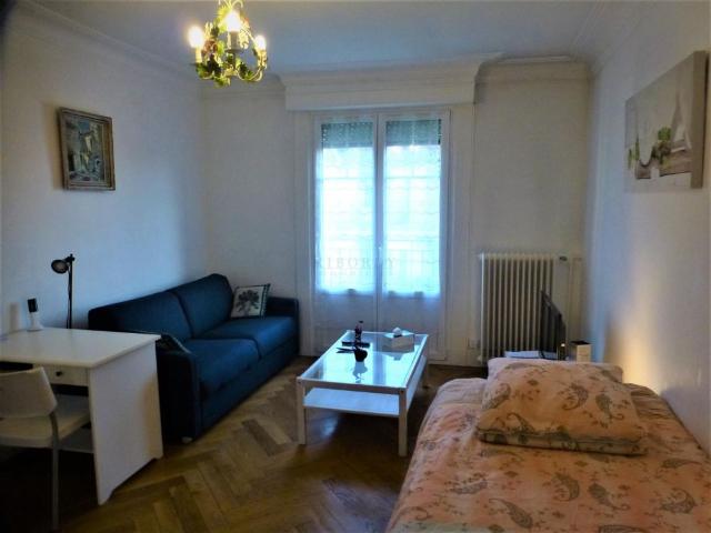 Beautiful 2 room apartment on the top floor with balcony.